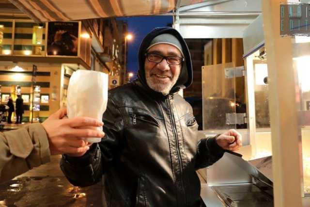 La storia di Nicola: con il suo treruote da trent�anni vende per Bari gelati e popcorn